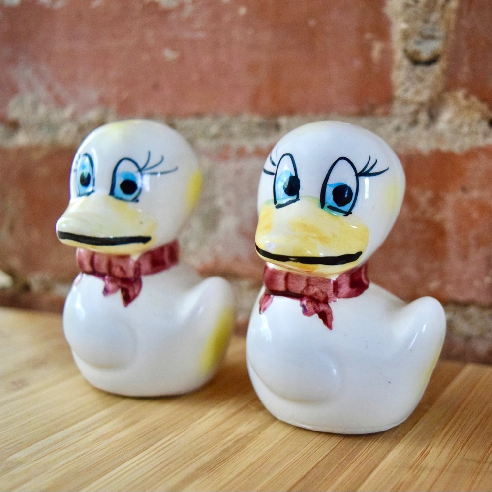 VINTAGE Ducks Salt & Pepper Shaker Set Anthropomorphic Kitsch Collectible Taiwan - Picture 5 of 11